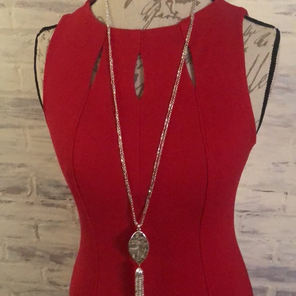 MONTEAU RED COCKTAIL DRESS Size Medium. Dress has 3 slits just below neckline. - Picture 4 of 7